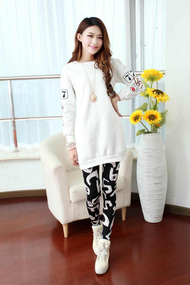 Black-and-white-letters-printed-ladies-leggings-wholesale